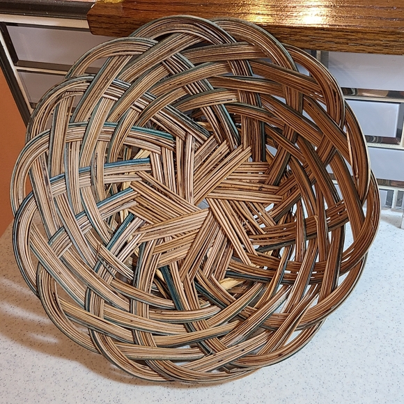 Vintage Other - Round Wicker Basket 11 Inch Diameter. 3 Inch Tall.